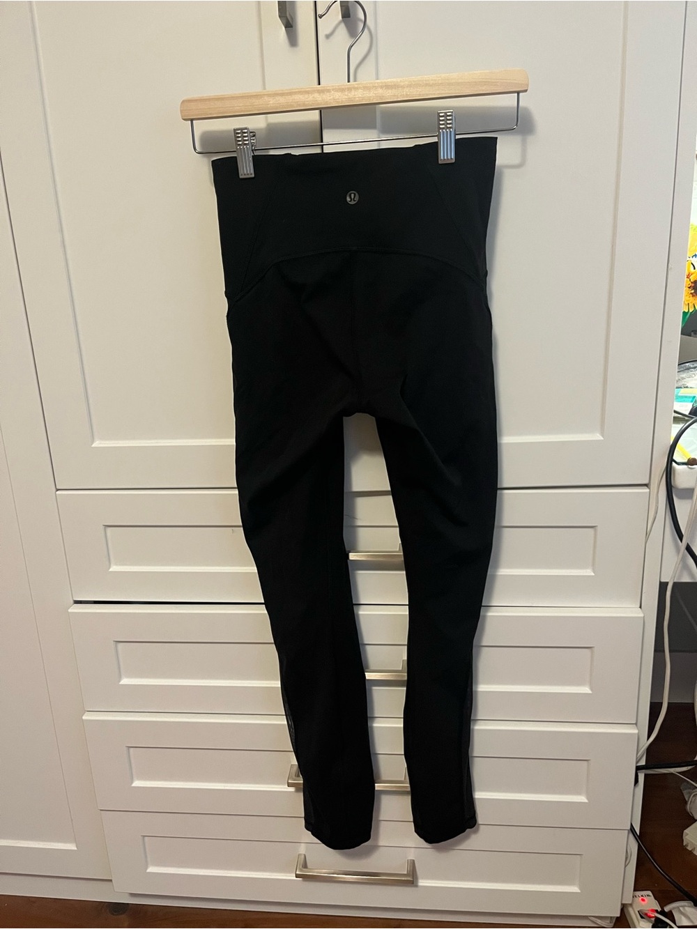 Lulu Mesh Slit Leggings - Picture 3 of 8